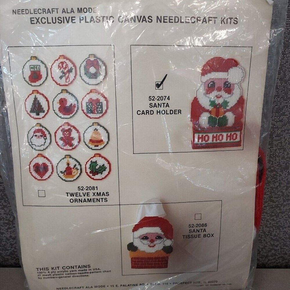 VTG NEEDLECRAFT ALA MODE PLASTIC CANVAS NEEDLECRAFT KIT SANTA CARD HOLDER